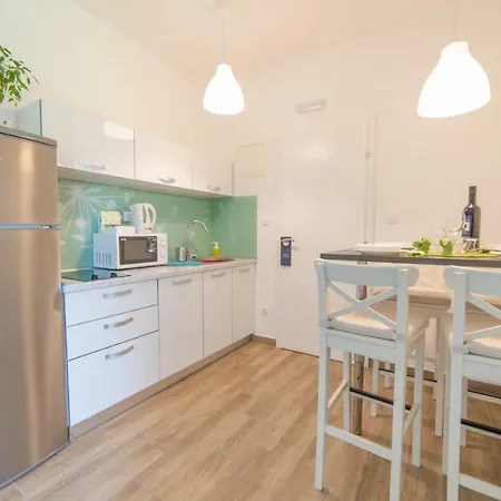 Nave Apartament *