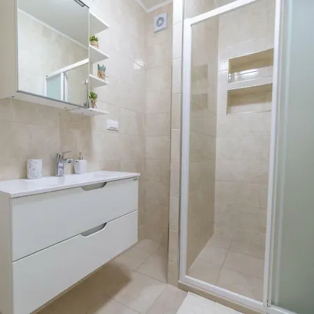 Nave Apartament *